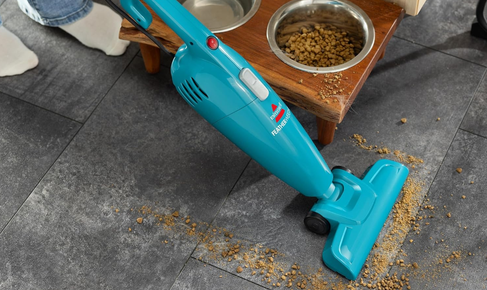 Bissell Featherweight lightweight vacuum cleaner for versatile and quick cleaning on floors and above-floor surfaces.